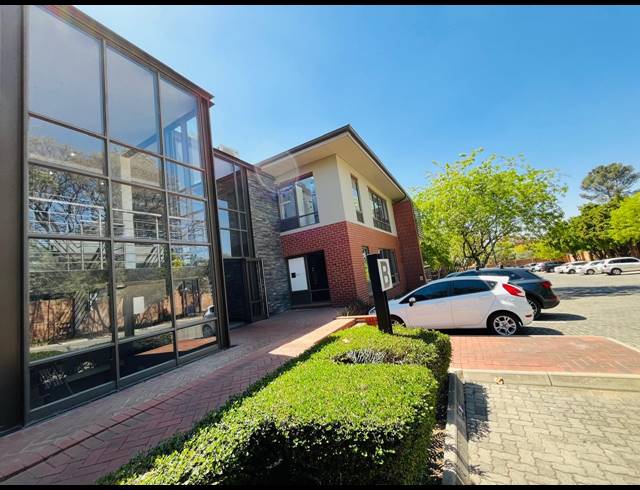 329M² OFFICE TO LET IN MAGALIESSIG